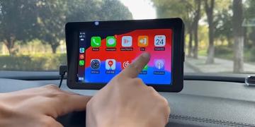 Spar 35 % på en 7" trådløs bilskærm med Apple CarPlay og Android Auto
