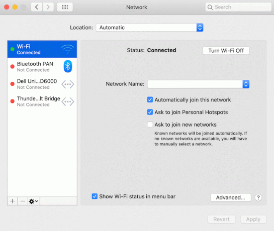 В настройках Mac «Сеть» выберите активное соединение. 